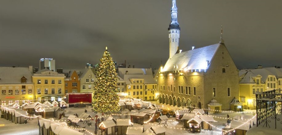 Christmas Market on Town Hall Square by Toomas Volmer/VisitEstonia